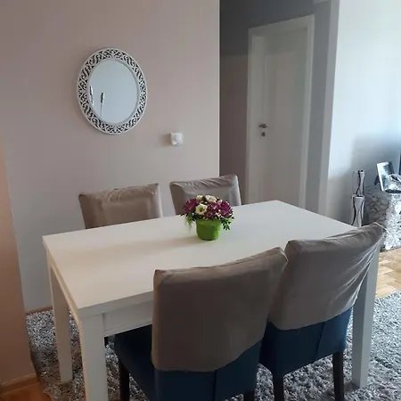 Lovely New 3 Bedroom Apt Διαμέρισμα