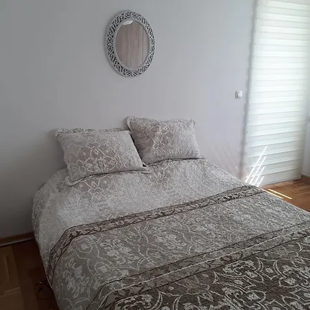 Lovely New 3 Bedroom Apt Σαράγεβο