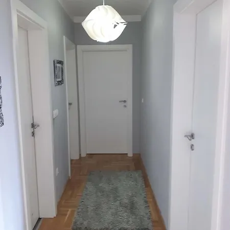 Διαμέρισμα Lovely New 3 Bedroom Apt *