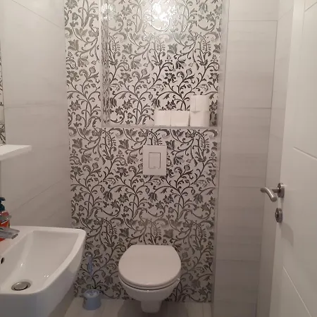 Lovely New 3 Bedroom Apt Διαμέρισμα *