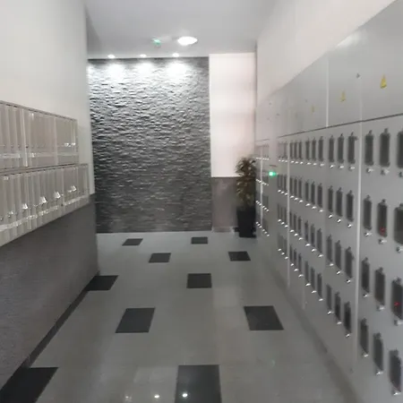 Lovely New 3 Bedroom Apt Διαμέρισμα *